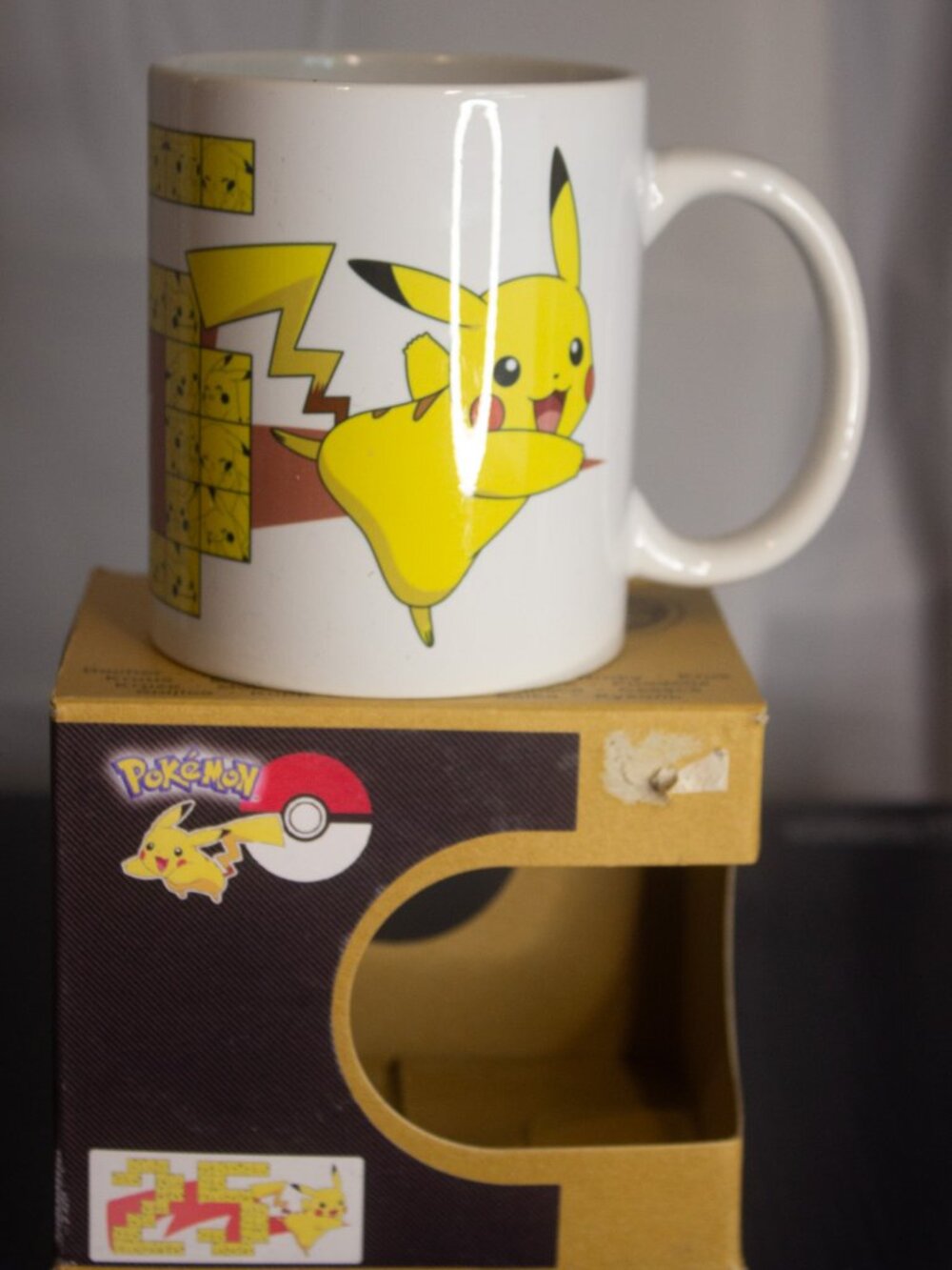 Pokémon Pikachu Officially Licensed 10 Ounce Ceramic Mug Original Box